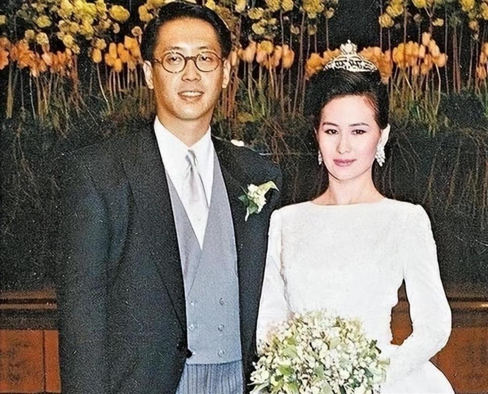 风流的许晋亨泡遍女明星，二婚娶李嘉欣17