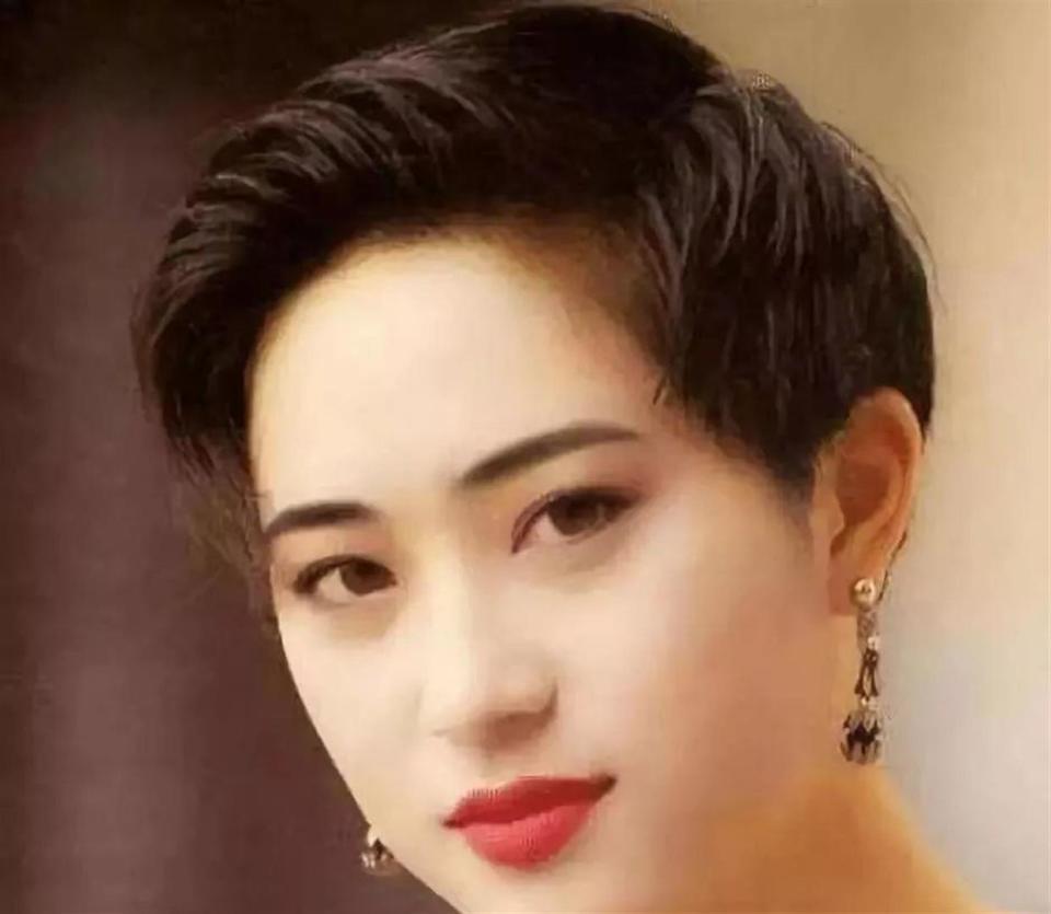 风流的许晋亨泡遍女明星，二婚娶李嘉欣17年，月领200万生活费(图6)