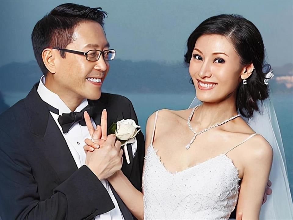 风流的许晋亨泡遍女明星，二婚娶李嘉欣17年，月领200万生活费(图13)