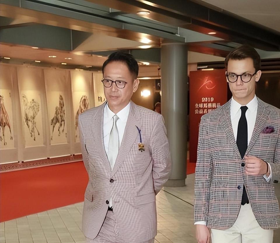 风流的许晋亨泡遍女明星，二婚娶李嘉欣17年，月领200万生活费(图18)