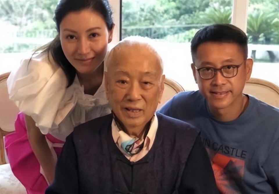 风流的许晋亨泡遍女明星，二婚娶李嘉欣17年，月领200万生活费(图21)