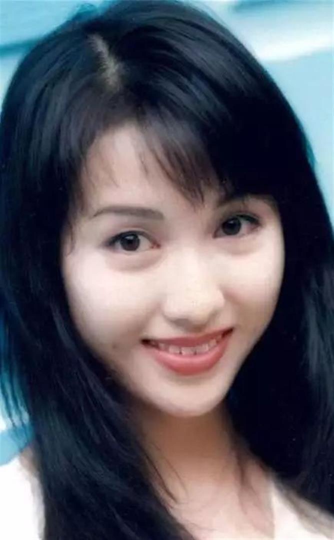 风流的许晋亨泡遍女明星，二婚娶李嘉欣17年，月领200万生活费(图20)