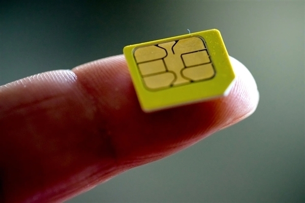 一张手机SIM卡含0.02克黄金引热议：官方辟谣不实 还会触碰法律红线(图1)