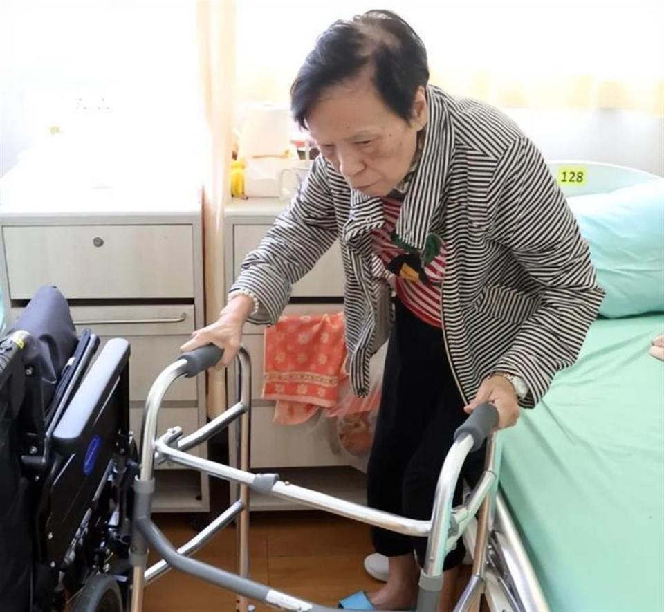 突发！香港知名演员宣布捐赠所有财产，看淡生死已立好遗嘱(图12)