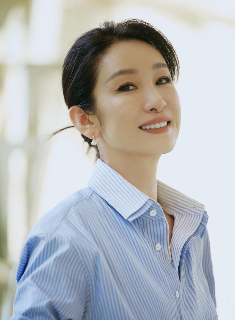 娱乐圈的婆媳佳话！秦海璐11年待婆婆如亲妈，细节里全是真心(图2)