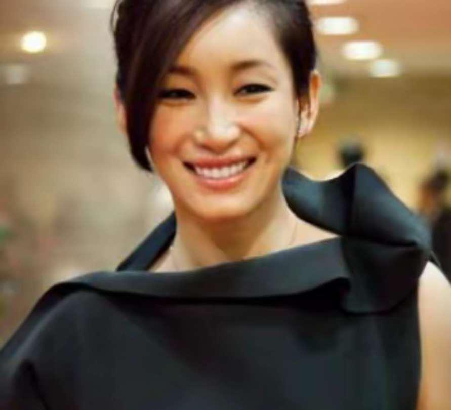 娱乐圈的婆媳佳话！秦海璐11年待婆婆如亲妈，细节里全是真心(图5)