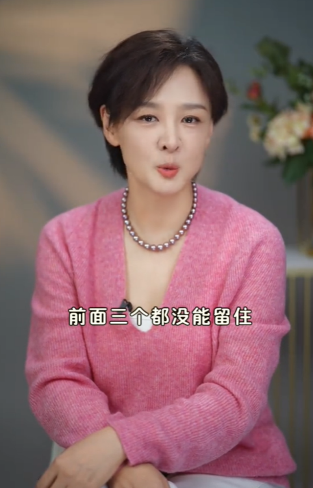 李小萌晒祖孙三代合照，83岁妈妈纹眉烫发好年轻，女儿个高又漂亮(图5)
