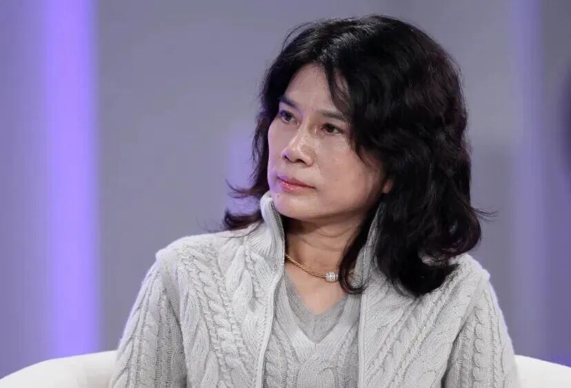 卸任格力电子要职,70多岁董明珠再“放权”(图1) 卸任格力电子要职,70多岁董明珠再“放权”(图1)