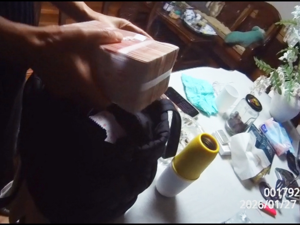 “对方给我返利了”，女子取现25万元欲“