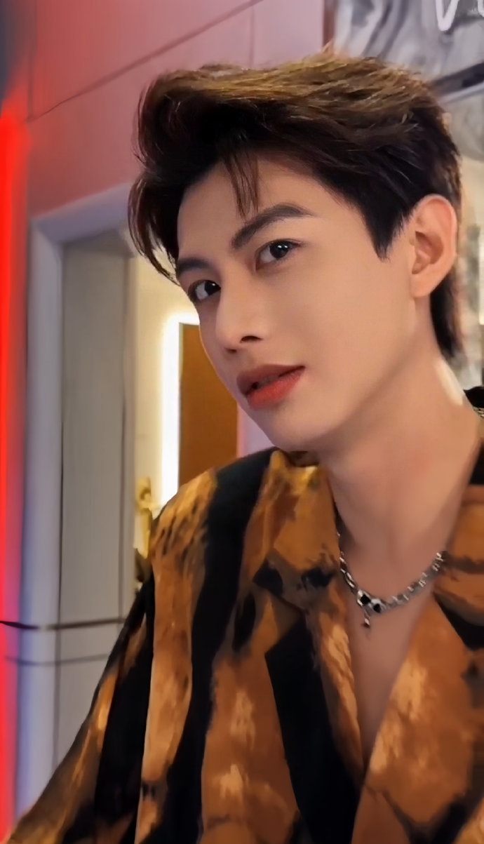 何健麒尿检无犯罪证明全上了，前女友却称全是假动作，这瓜该信谁(图3)