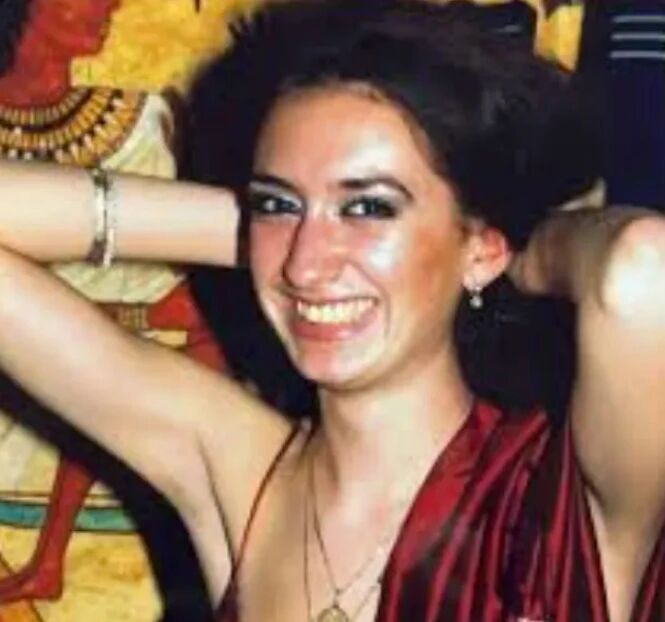 女网红为流量走极端路线，把自己整容成怪物，整容前照片被曝光(图5)