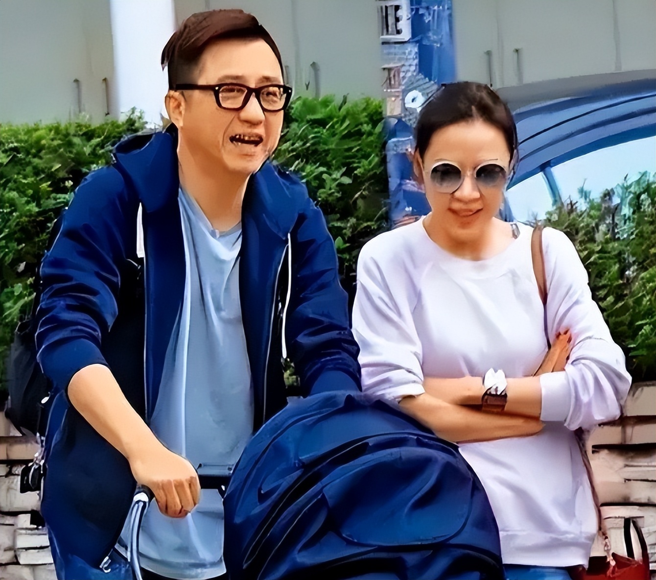 庾澄庆牵老婆看演唱会！张嘉欣脸黄皱纹多，却被夸比伊能静有气质(图7)