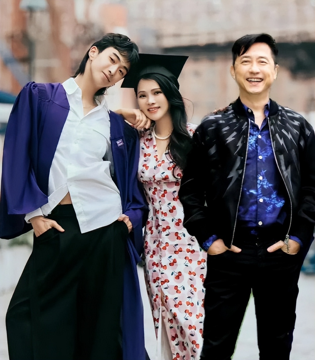 庾澄庆牵老婆看演唱会！张嘉欣脸黄皱纹多，却被夸比伊能静有气质(图15)