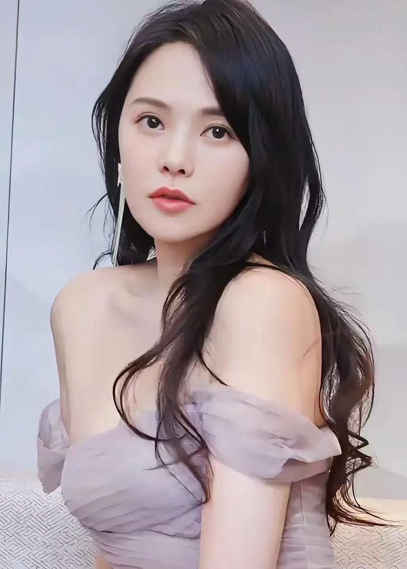 庾澄庆牵老婆看演唱会！张嘉欣脸黄皱纹多，却被夸比伊能静有气质(图29)