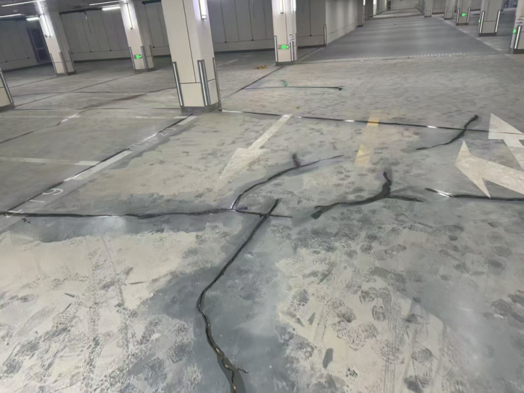 1431条裂缝，预看房后的业主们慌了(图3)