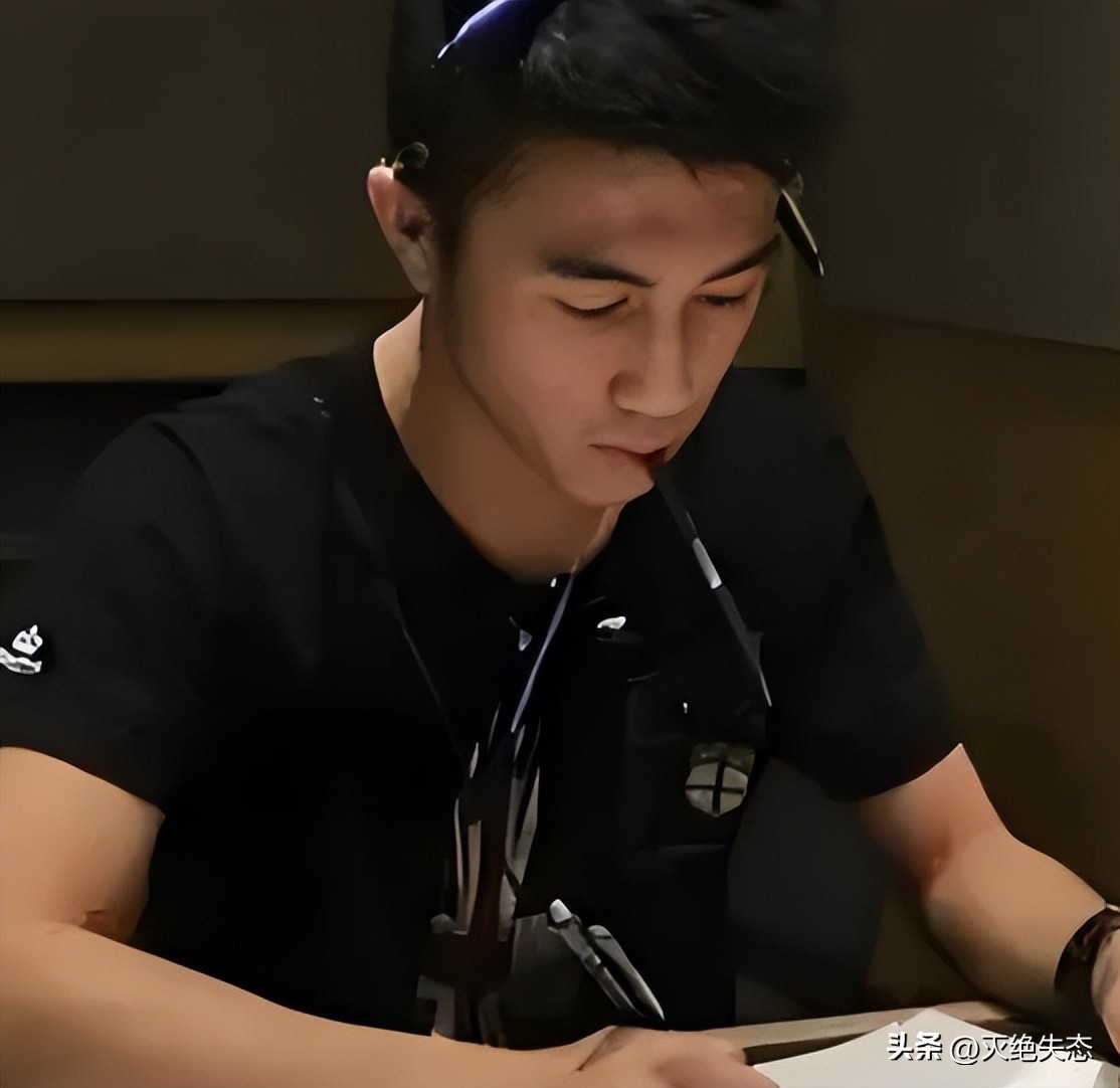 正式官宣！31岁何猷君再传喜讯，让霍启刚和整个赌王家族刮目相看(图8)