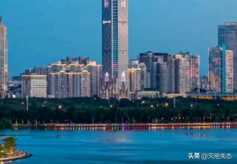 正式官宣！31岁何猷君再传喜讯，让霍启刚和整个赌王家族刮目相看(图15)