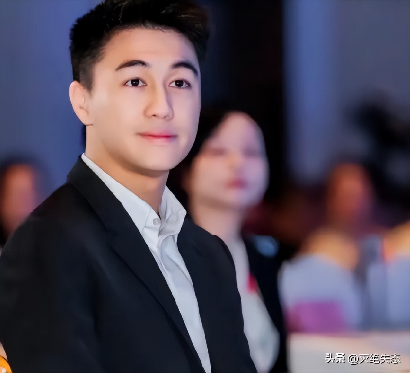 正式官宣！31岁何猷君再传喜讯，让霍启刚和整个赌王家族刮目相看(图20)