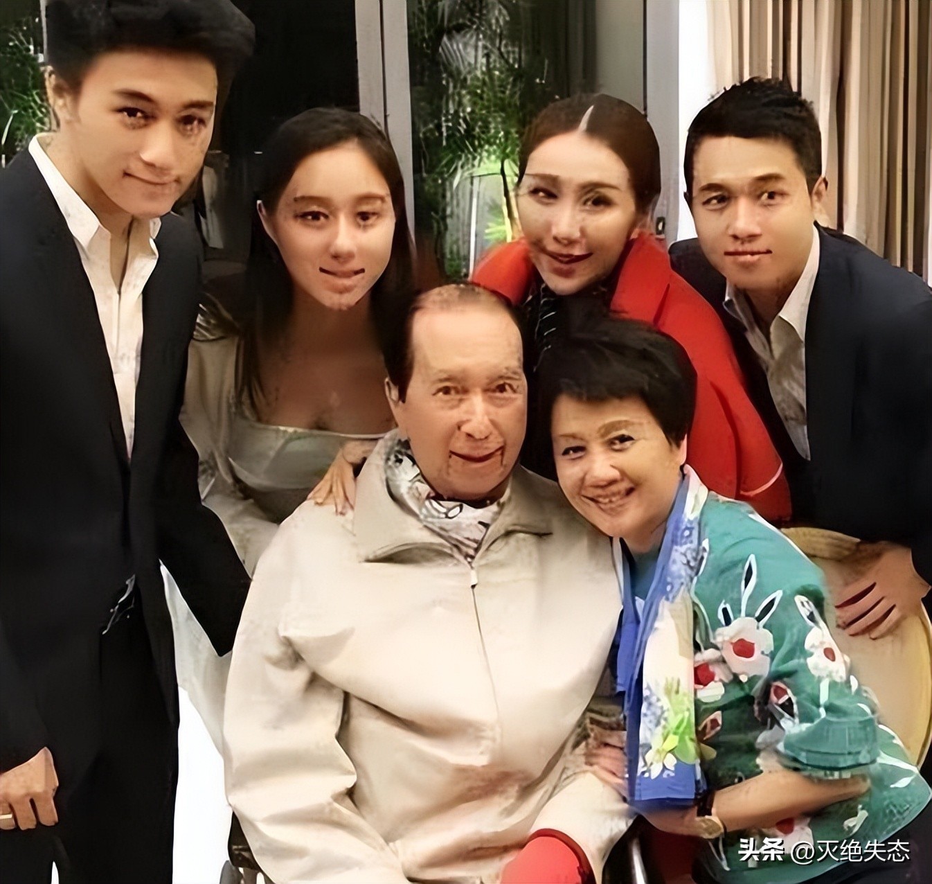 正式官宣！31岁何猷君再传喜讯，让霍启刚和整个赌王家族刮目相看(图21)