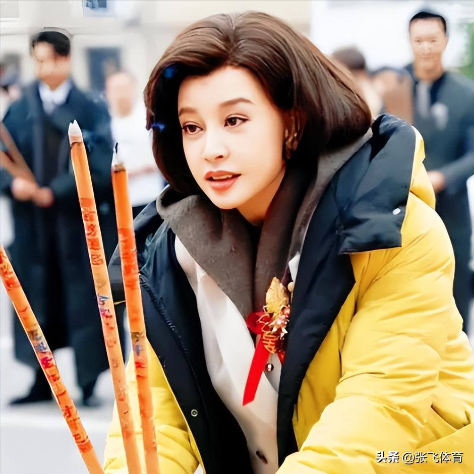 75岁刘晓庆杀疯了！短剧硬演14岁少女，拍吻戏更引全网炸锅(图5)