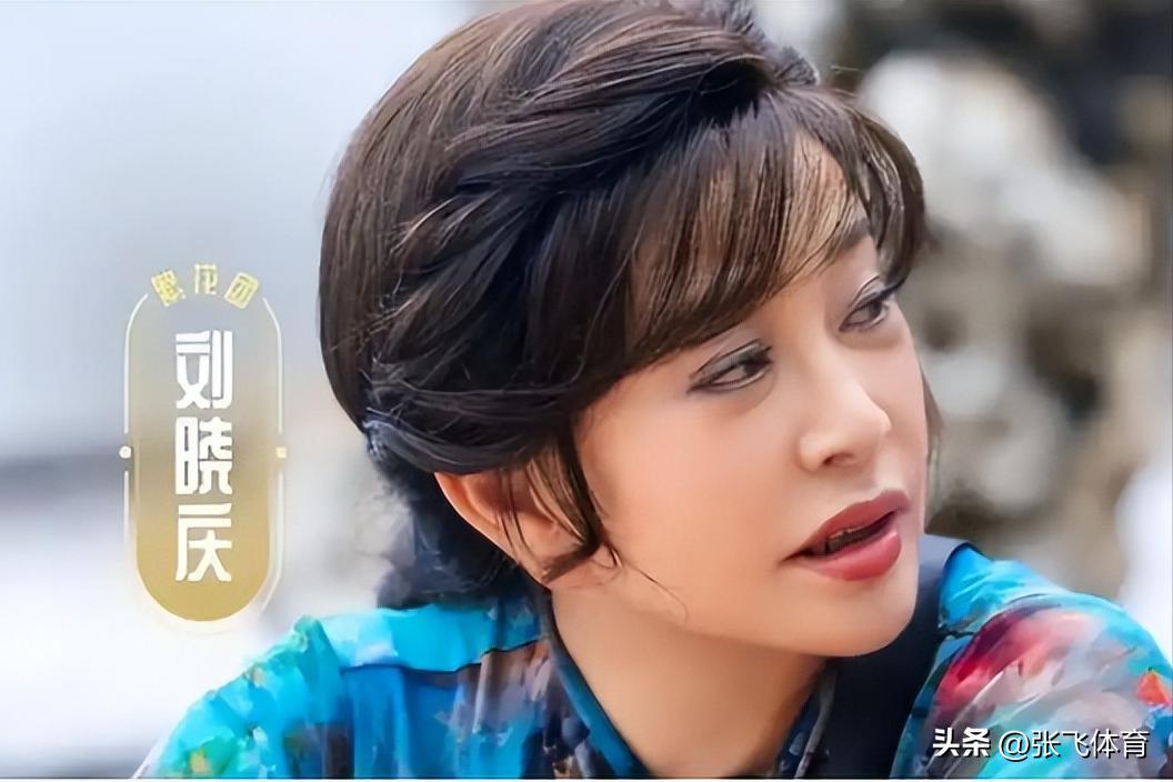 75岁刘晓庆杀疯了！短剧硬演14岁少女，拍吻戏更引全网炸锅(图9)