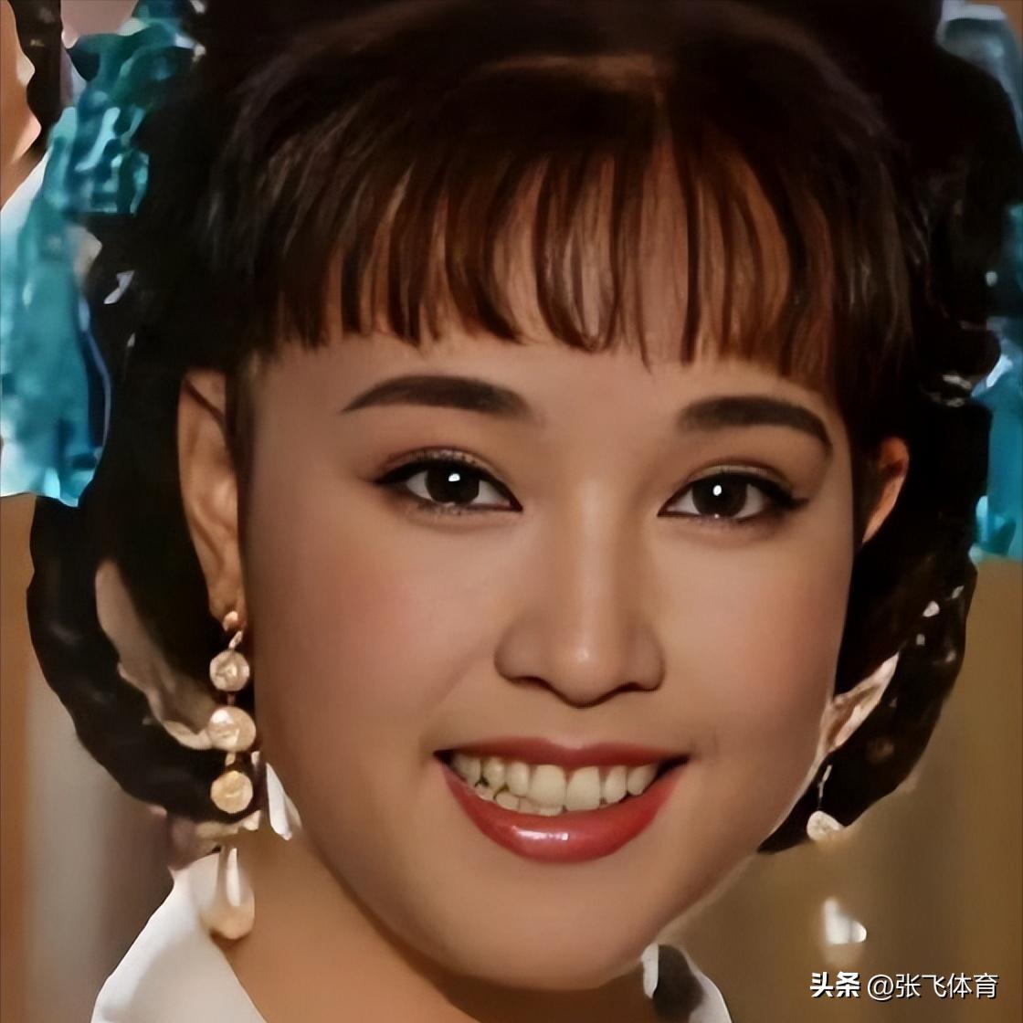 75岁刘晓庆杀疯了！短剧硬演14岁少女，拍吻戏更引全网炸锅(图25)