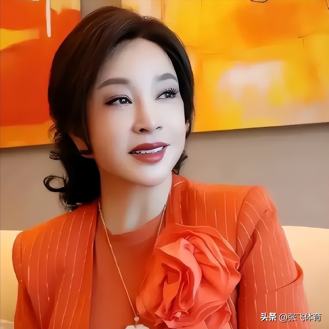 75岁刘晓庆杀疯了！短剧硬演14岁少女，拍吻戏更引全网炸锅(图47)