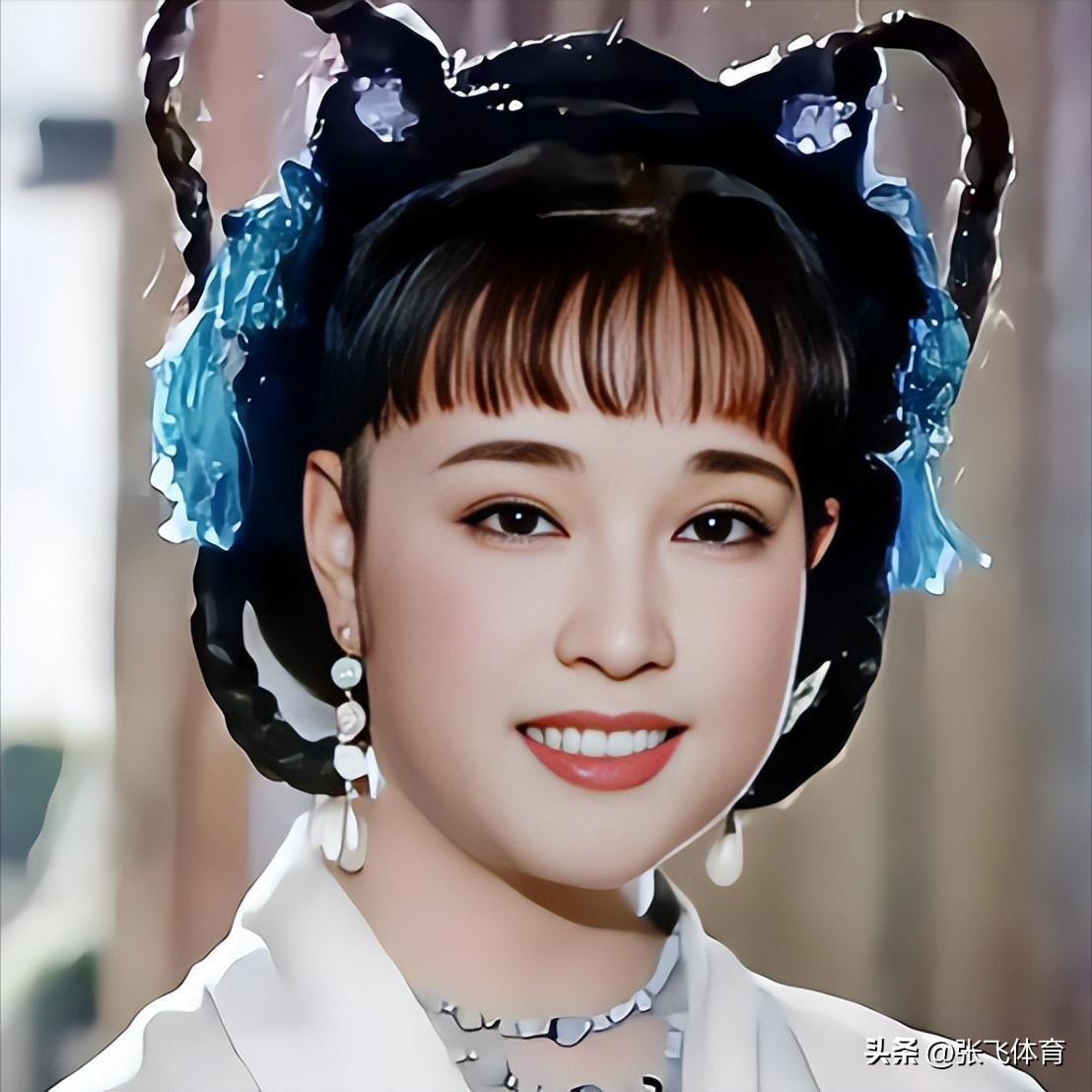 75岁刘晓庆杀疯了！短剧硬演14岁少女，拍吻戏更引全网炸锅(图37)