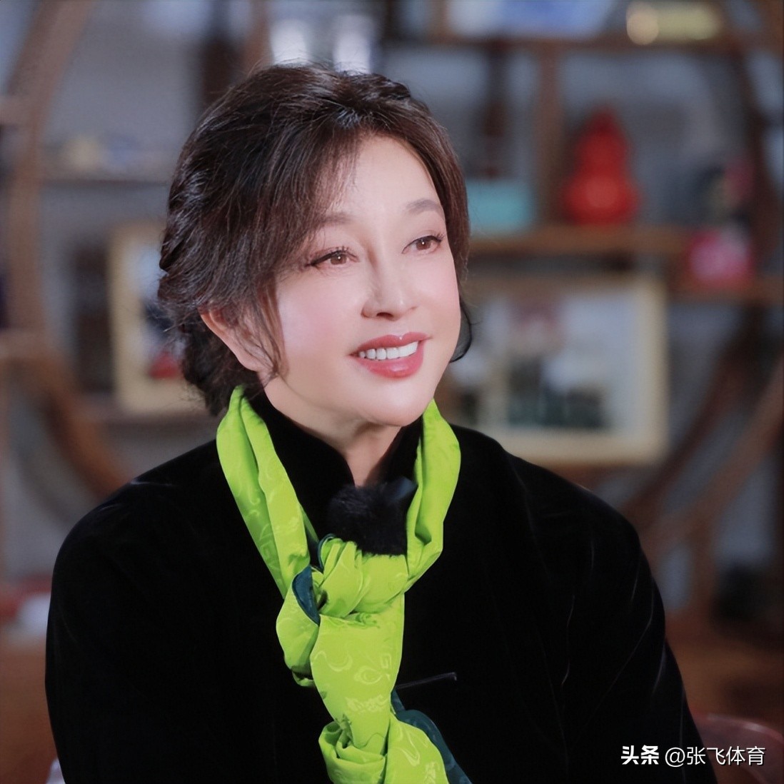 75岁刘晓庆杀疯了！短剧硬演14岁少女，拍吻戏更引全网炸锅(图42)