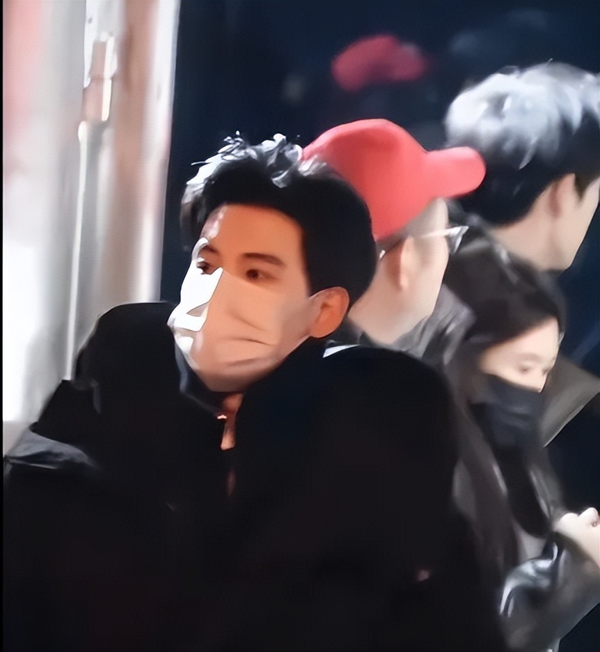 春晚联排成“大漏勺”！熟人局多、台柱子少，2位颜霸明星很意外(图8)