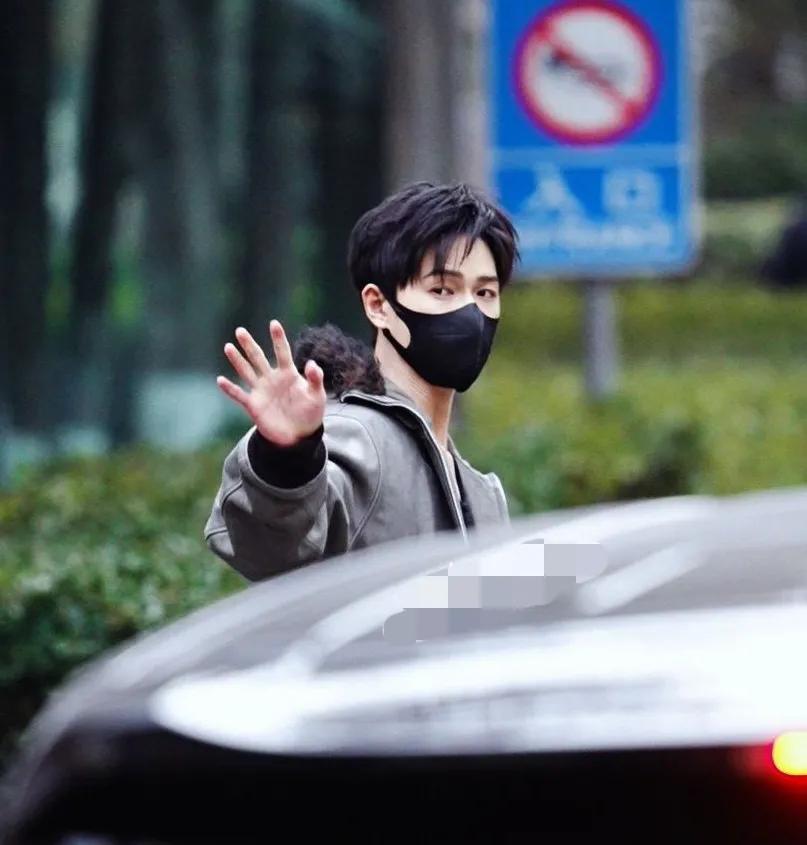 春晚联排成“大漏勺”！熟人局多、台柱子少，2位颜霸明星很意外(图10)