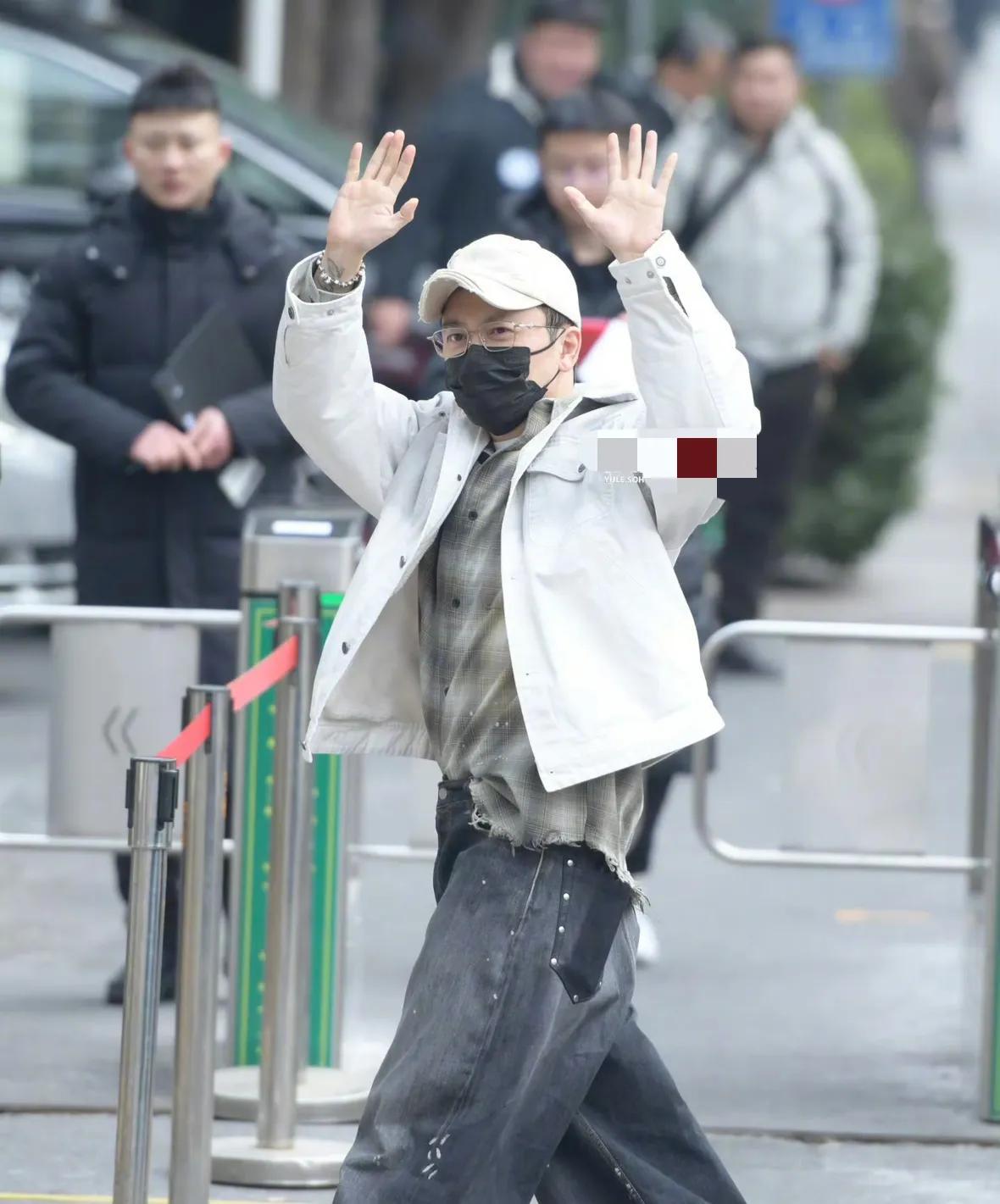 春晚联排成“大漏勺”！熟人局多、台柱子少，2位颜霸明星很意外(图28)