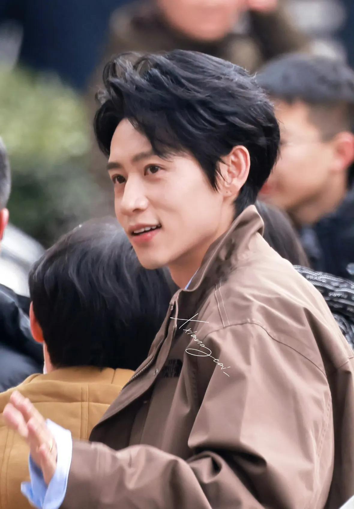 春晚联排成“大漏勺”！熟人局多、台柱子少，2位颜霸明星很意外(图32)