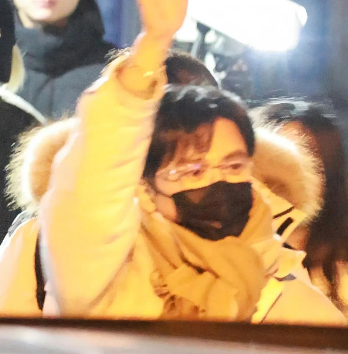 春晚联排成“大漏勺”！熟人局多、台柱子少，2位颜霸明星很意外(图30)