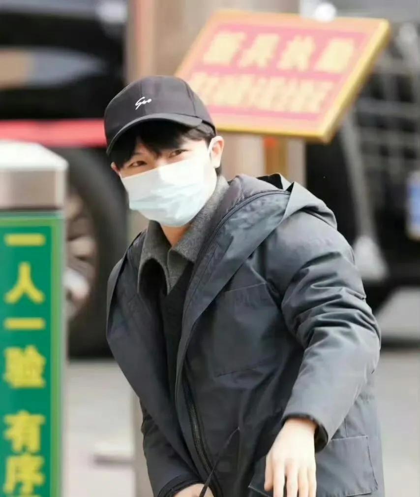 春晚联排成“大漏勺”！熟人局多、台柱子少，2位颜霸明星很意外(图34)