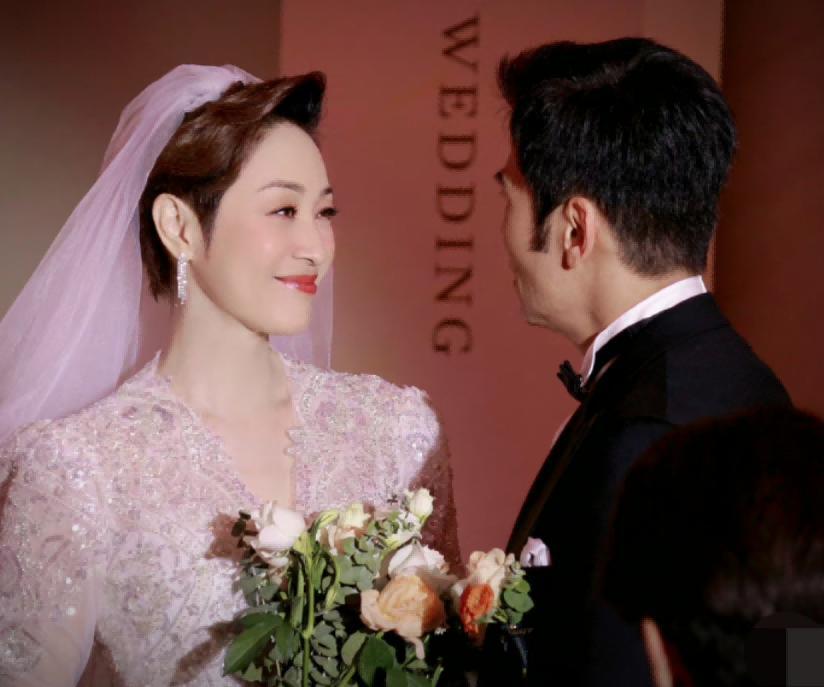 李嘉欣也没想到，临近年关，57岁陈法蓉因一番话，再次口碑暴涨(图38)