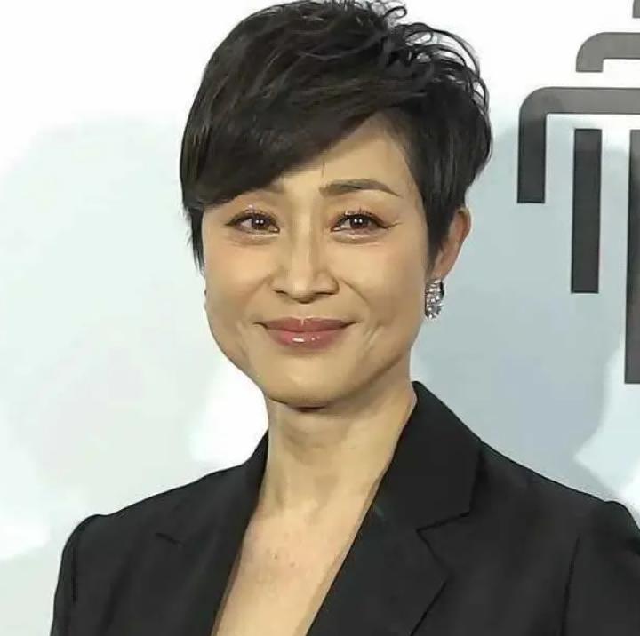 李嘉欣也没想到，临近年关，57岁陈法蓉因一番话，再次口碑暴涨(图46)