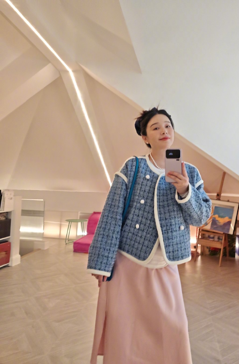 37岁阚清子产后首晒自拍照！素颜为新剧做宣传，小腹平坦瘦了许多(图2)