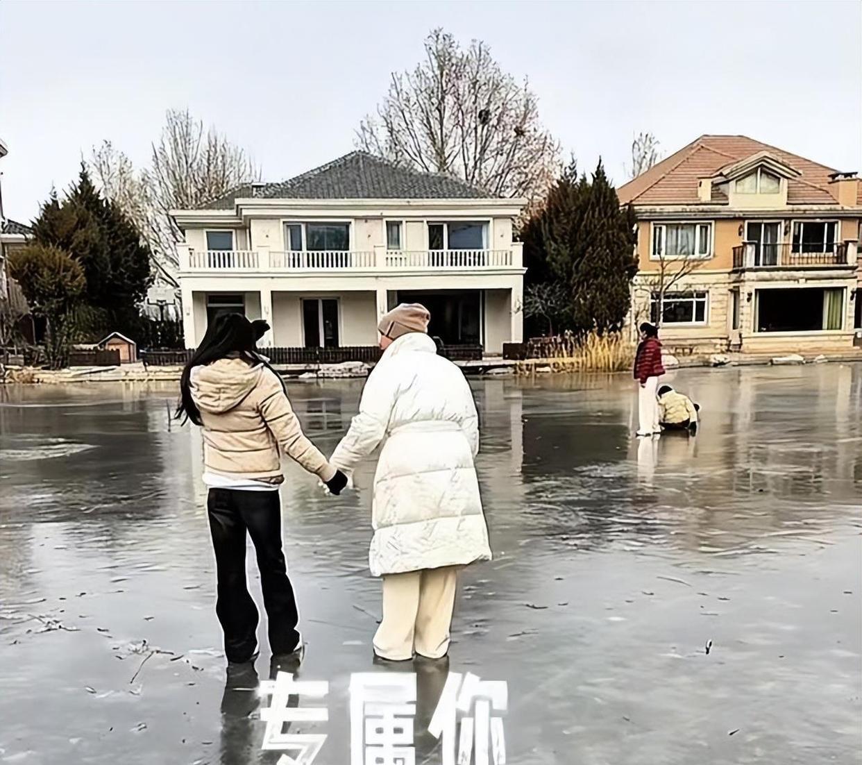 汪小菲接俩娃回北京，玥儿长高超像大S，打雪仗时一个动作好暖心(图9)