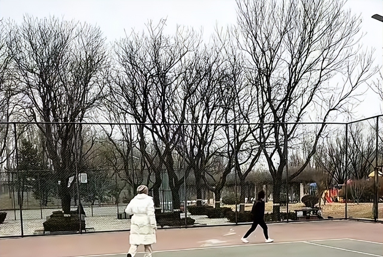 汪小菲接俩娃回北京，玥儿长高超像大S，打雪仗时一个动作好暖心(图12)