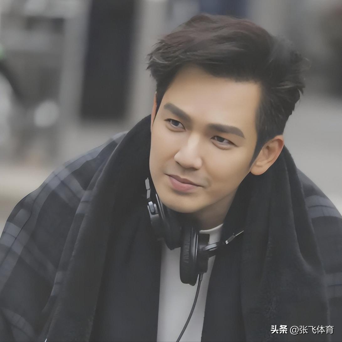 钟汉良在成都农村摆摊！皮肉松垮白发遮不住，蹲街边卖菜像小老头(图3)