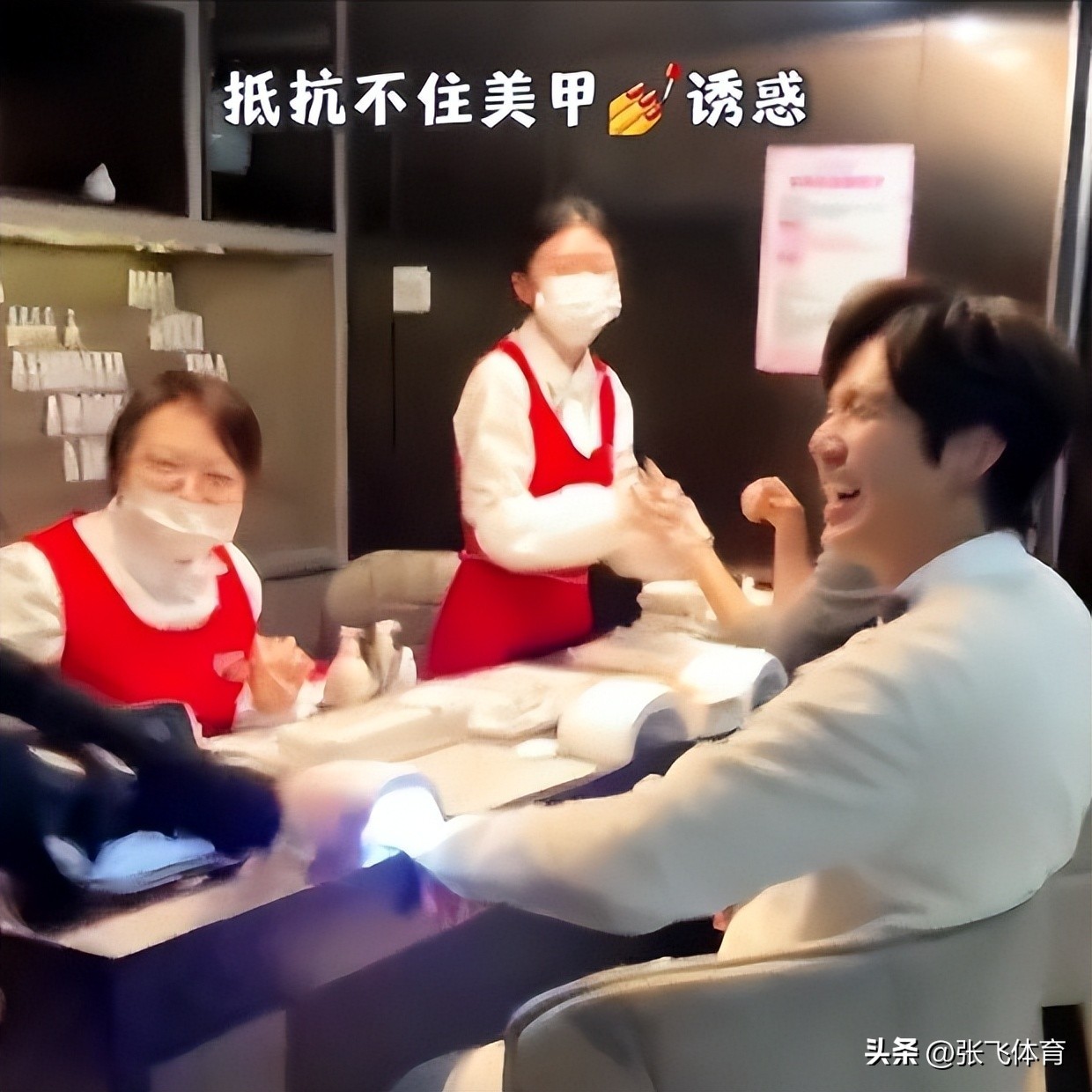 钟汉良在成都农村摆摊！皮肉松垮白发遮不住，蹲街边卖菜像小老头(图16)