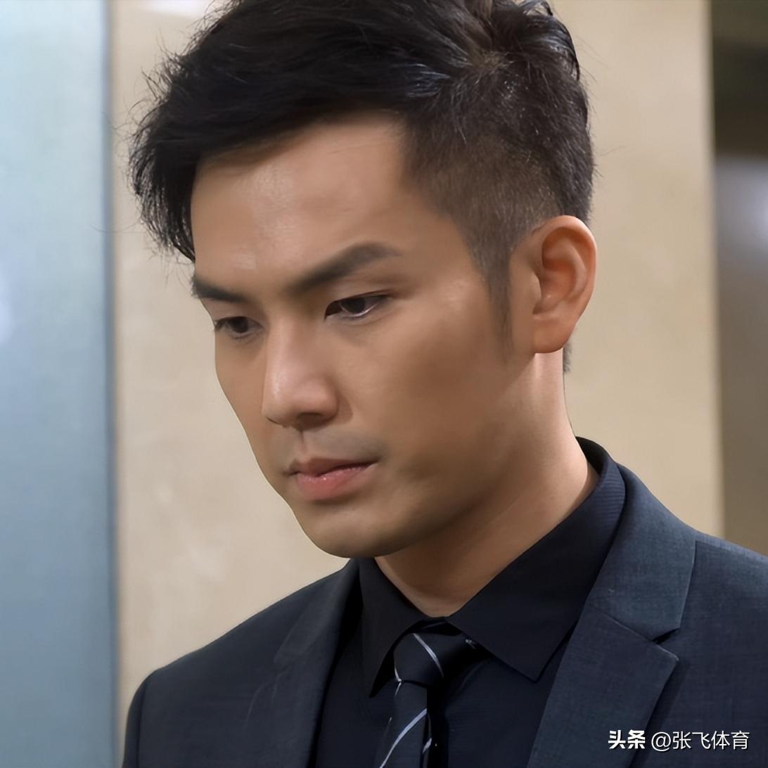 钟汉良在成都农村摆摊！皮肉松垮白发遮不住，蹲街边卖菜像小老头(图28)