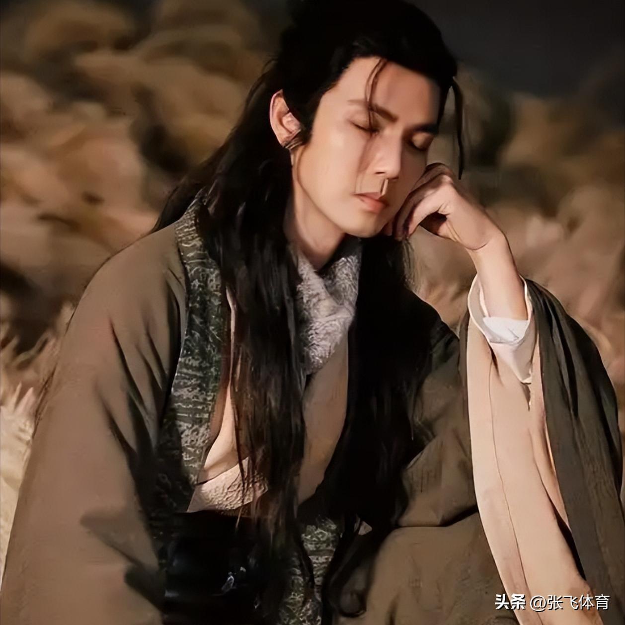 钟汉良在成都农村摆摊！皮肉松垮白发遮不住，蹲街边卖菜像小老头(图27)