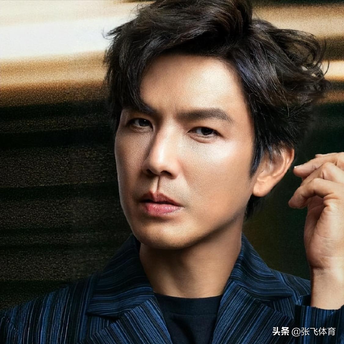 钟汉良在成都农村摆摊！皮肉松垮白发遮不住，蹲街边卖菜像小老头(图40)