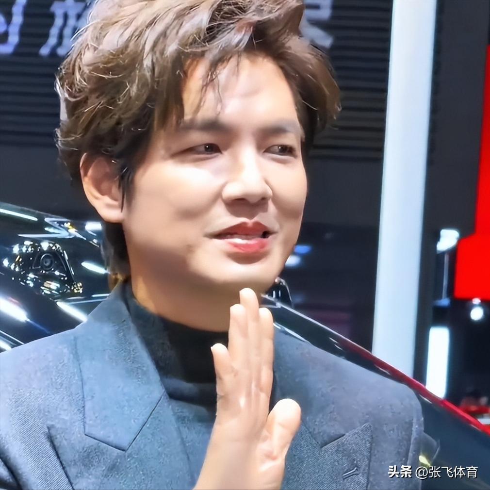 钟汉良在成都农村摆摊！皮肉松垮白发遮不住，蹲街边卖菜像小老头(图41)