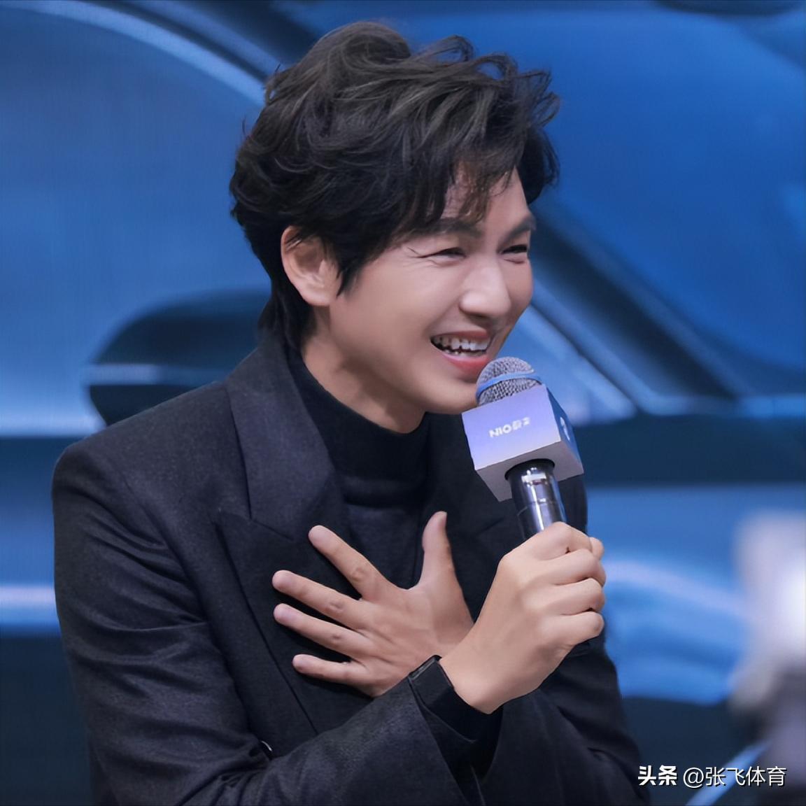 钟汉良在成都农村摆摊！皮肉松垮白发遮不住，蹲街边卖菜像小老头(图43)