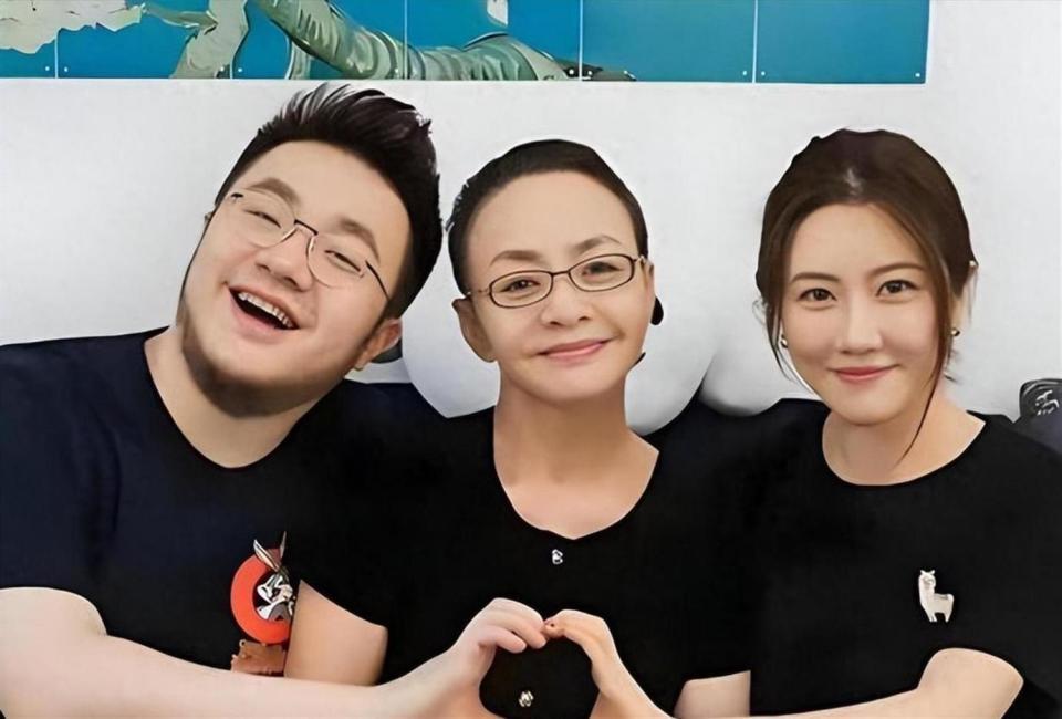 宋丹丹没想到，自己千辛万苦给巴图找的媳妇，竟狠狠拿捏了她(图6)