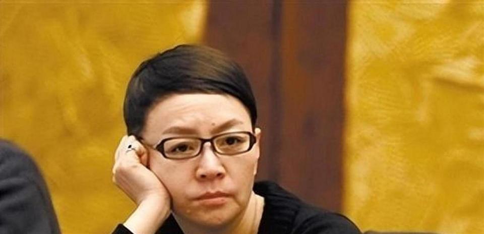 宋丹丹没想到，自己千辛万苦给巴图找的媳妇，竟狠狠拿捏了她(图8)