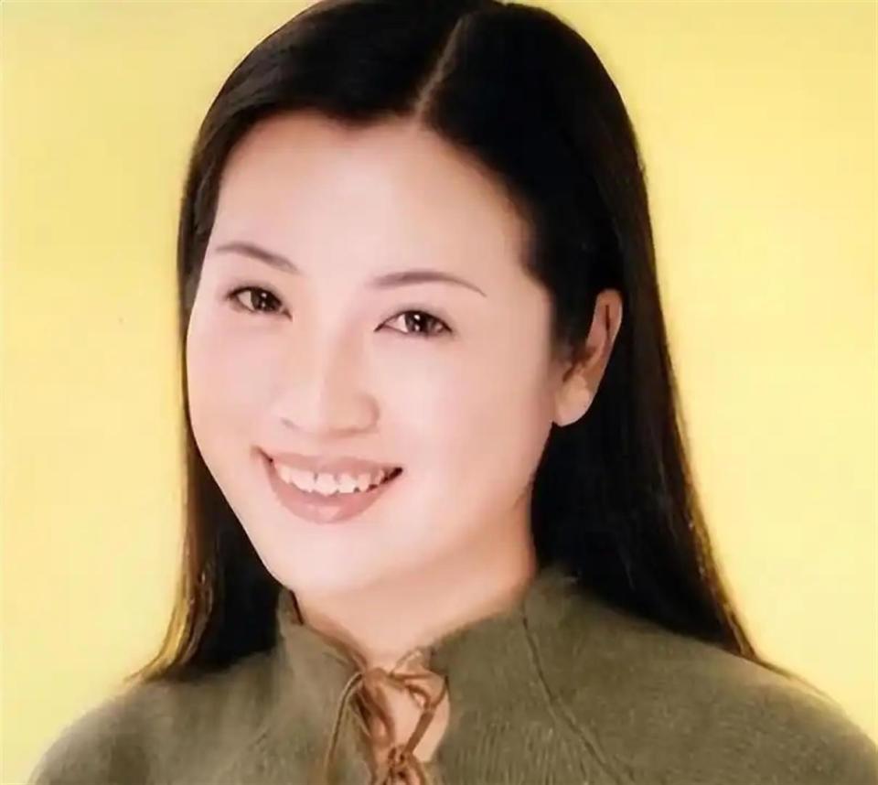 原来她早已离世！曾是朱军搭档，抗癌3年42岁病逝，一生兢兢业业(图3)